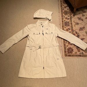 The North Face raincoat in L